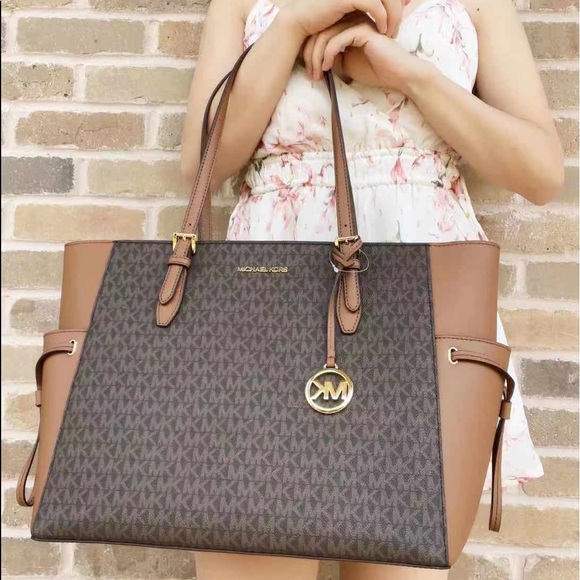 Michael Kors Gilly Large Jet Set Travel Drawstring Tote Brown MK Signature - Picture 3 of 6